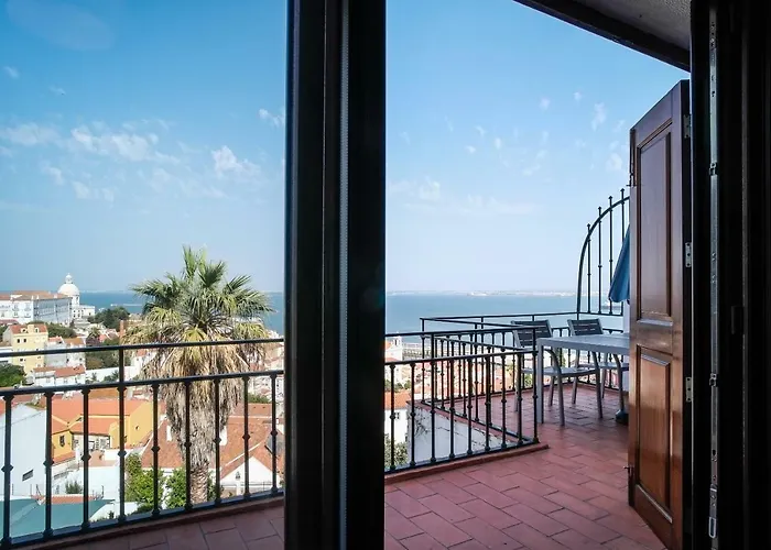 Apartment Castle Typical Lisbon