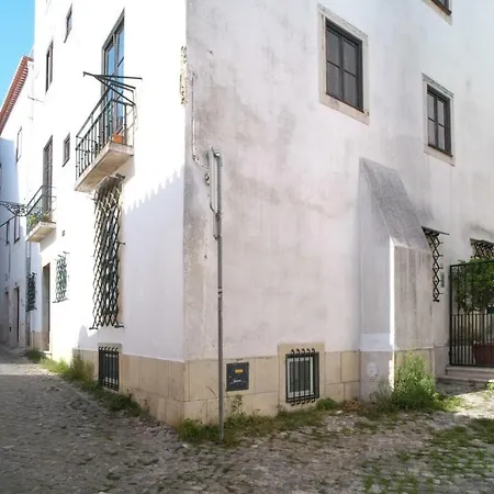 Castle Typical ליסבון