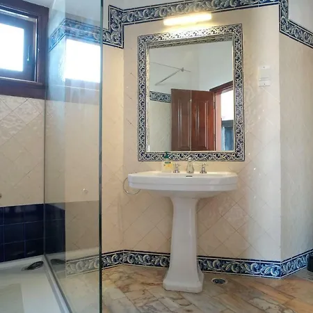 Castle Typical דירה ליסבון